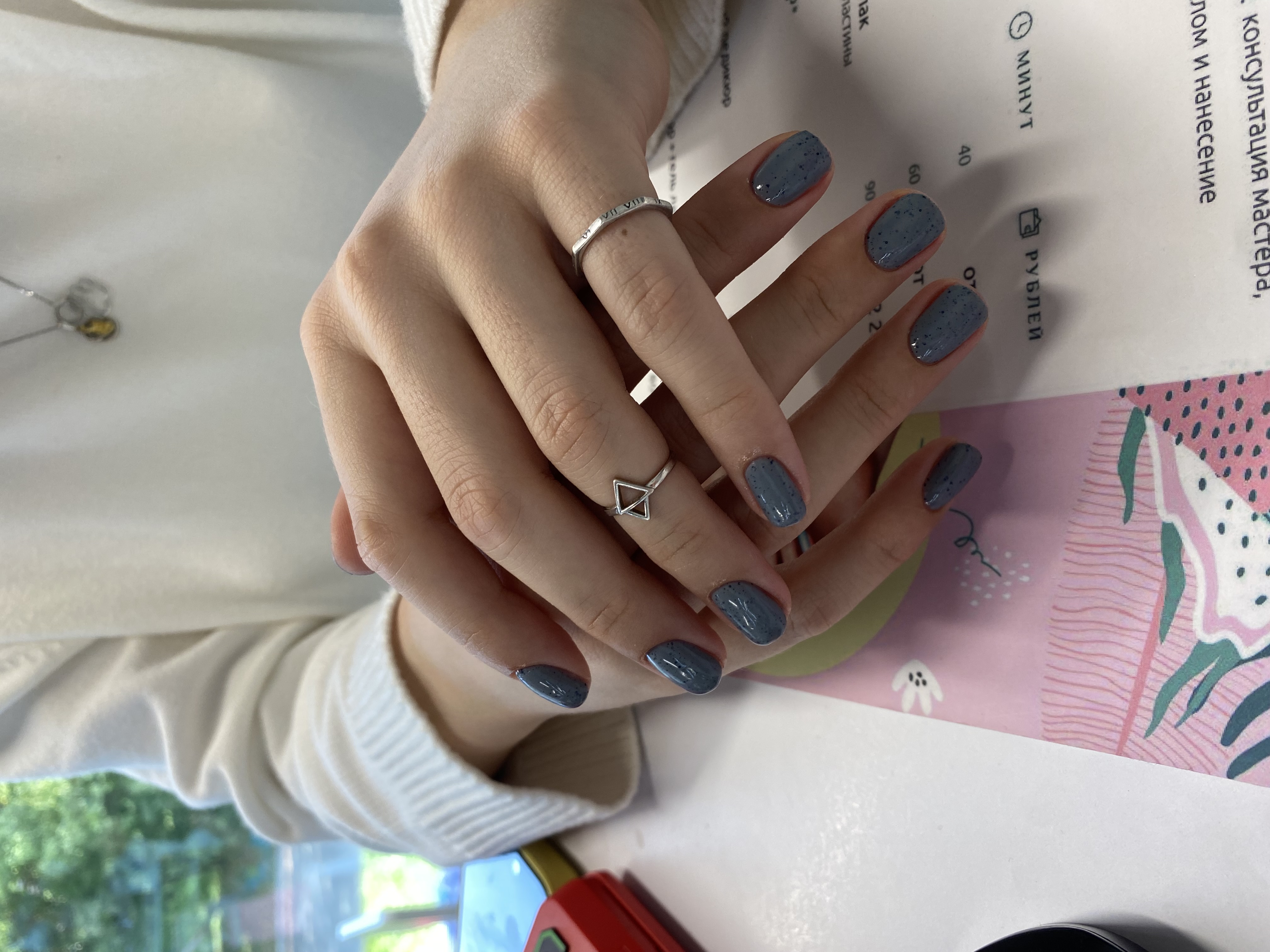 серый, Маникюр, нюд, на каждый день, топ в крапинку, однотон