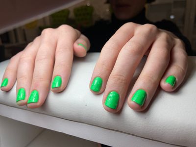 маникюр лак, дизайн, глянцевый, капельки на ногтях, однотон, зеленый