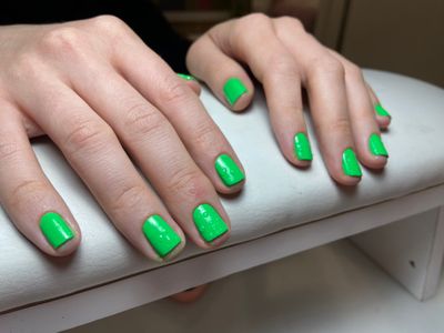 маникюр лак, дизайн, глянцевый, капельки на ногтях, однотон, зеленый